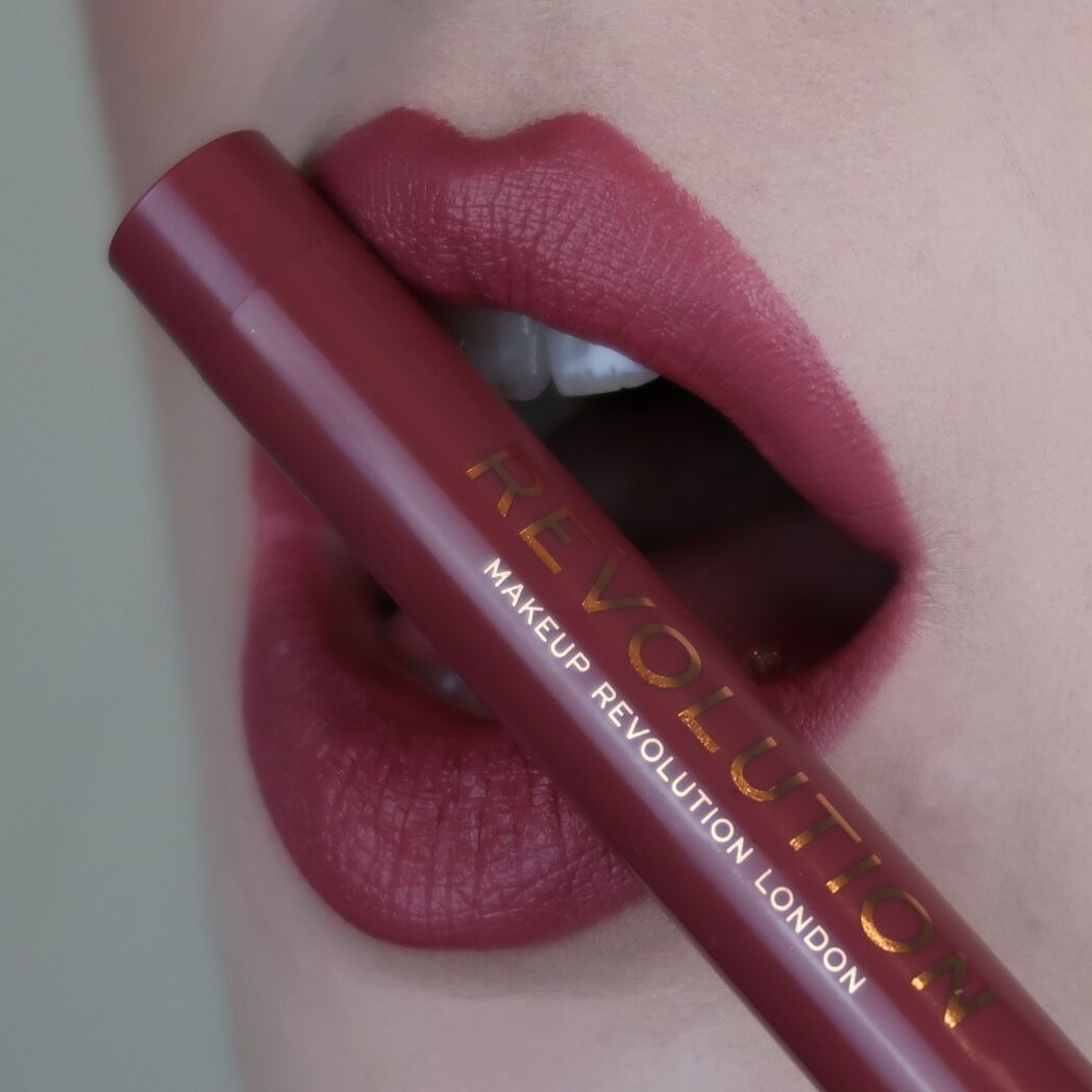 Makeup Revolution Velvet Kiss Lip Crayon Rosé