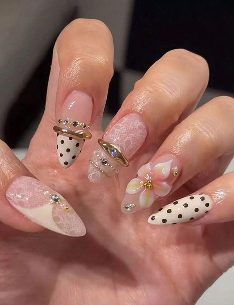 24 Pcs Press-on Fake Nails - Reusable-Star Stripped Design